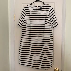 Old Navy black and white stripe short sleeve dress